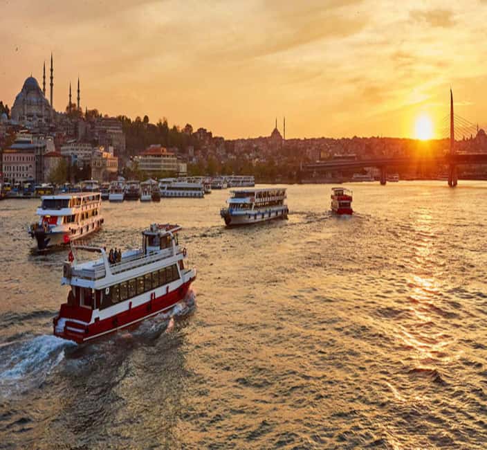 Istanbul: Bosphorus Cruise Morning or Sunset Boat Tour - Morning light or sunset color?