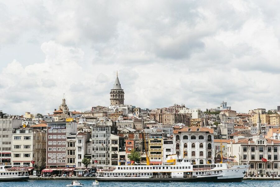 Istanbul: Bosphorus Cruise w/Audio Guide and Sunset Option - Crossing the Bosphorus between Europe and Asia