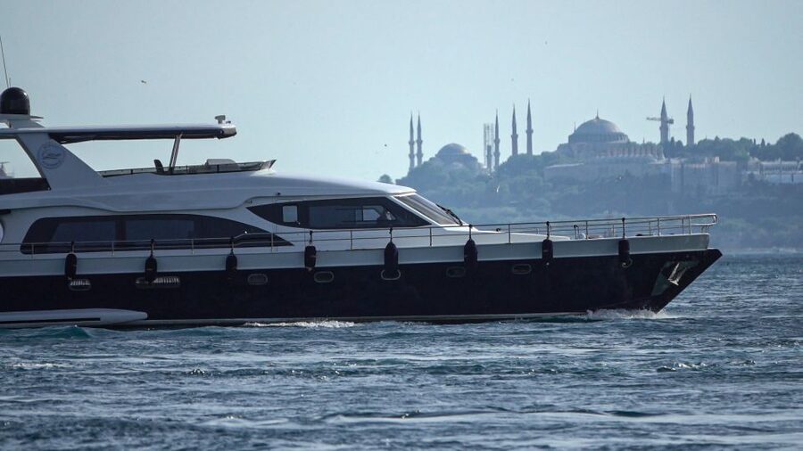 Istanbul: Bosphorus Cruise with Stopover on the Asian Side - Rumeli Fortress and the Northern Turning Point