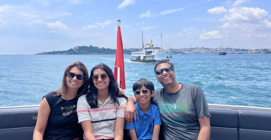 Istanbul: Bosphorus Cruise with Stopover on the Asian Side - Boarding at Dolmabahce Mosque