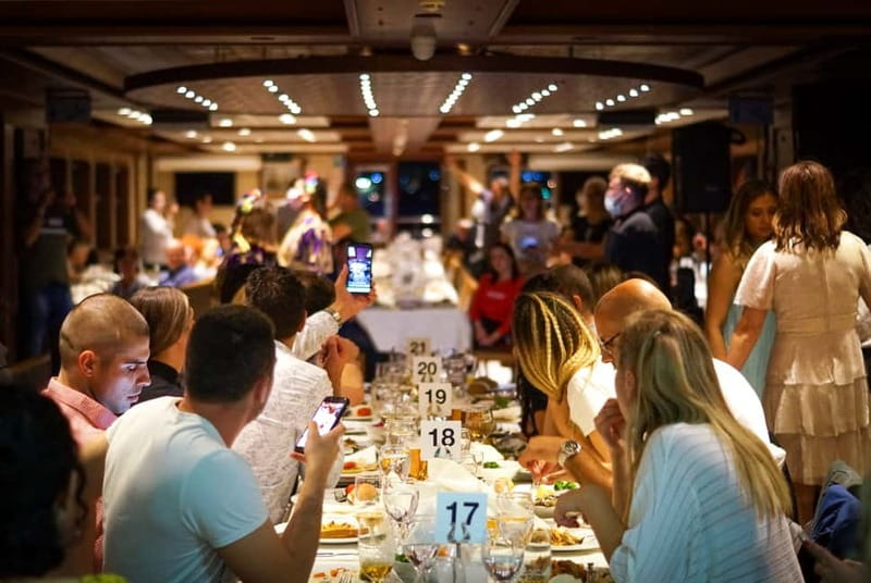Istanbul: Bosphorus Dinner Cruise & Turkish Night Show - Maiden’s Tower and the return toward Istanbul