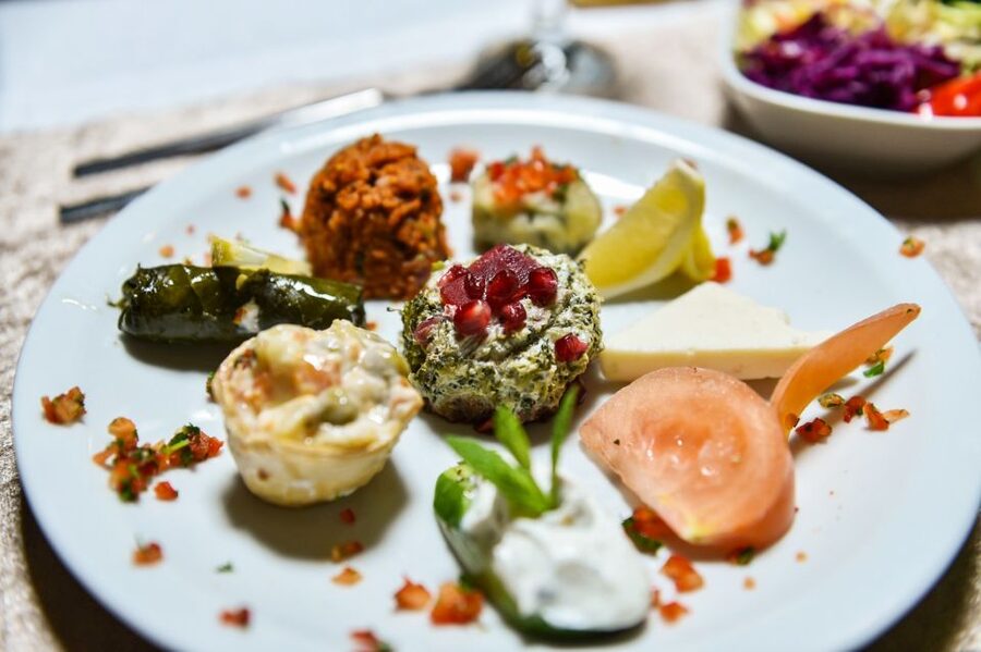 Istanbul: Bosphorus Dinner Cruise w/ Drinks & Entertainment - Service, group size, and the midnight return