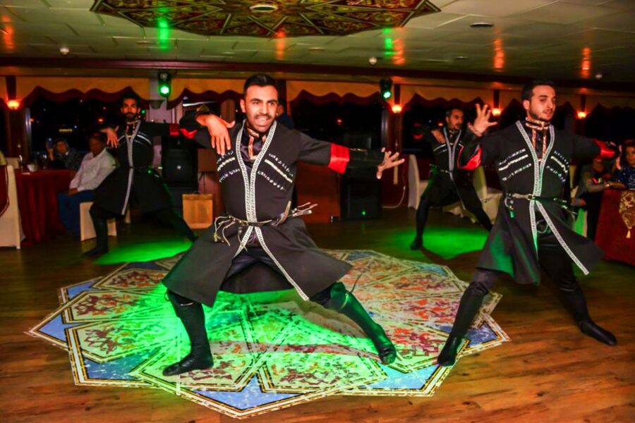 Istanbul: Bosphorus Dinner Cruise w/ Drinks & Entertainment - Ortaköy, bridges, and the best photo moments
