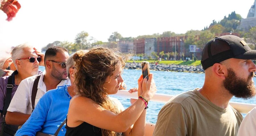 Istanbul: Bosphorus & Golden Horn Cruise Daytime or Sunset - Daylight or sunset: choosing the right departure