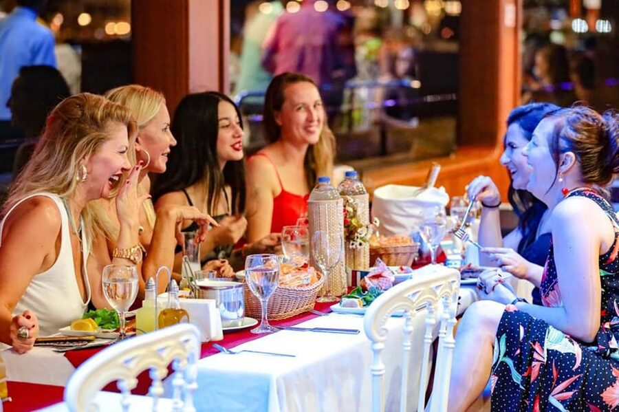 Istanbul: Bosphorus Night Dinner Cruise with Private Table - Sailing past Istanbul’s European shore