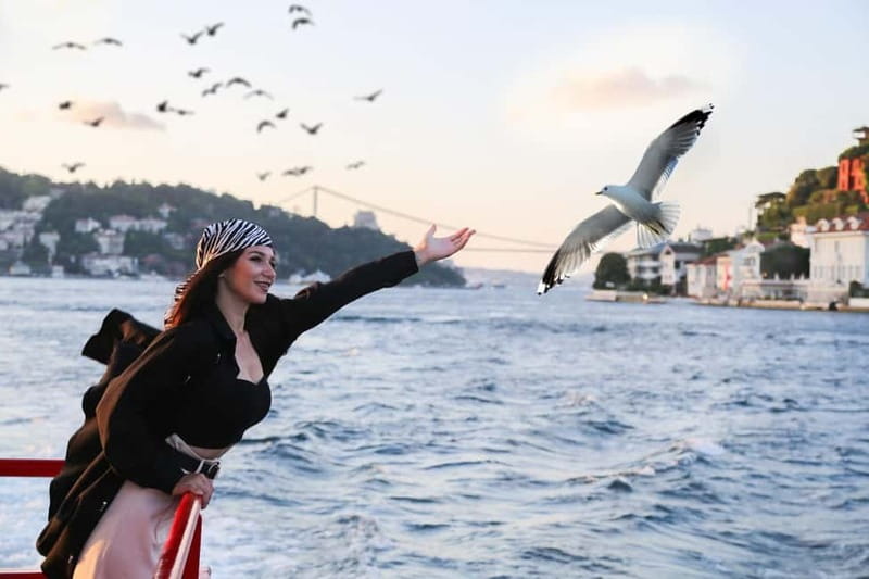 Istanbul: Bosphorus Sightseeing Cruise Tour with Audio Guide - Starting beside Eminönü’s busy waterfront