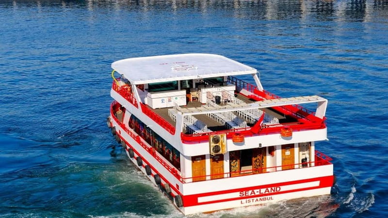 Istanbul: Bosphorus Sightseeing Cruise Tour with Audio Guide - Tea, seating, comfort, and the sunset question
