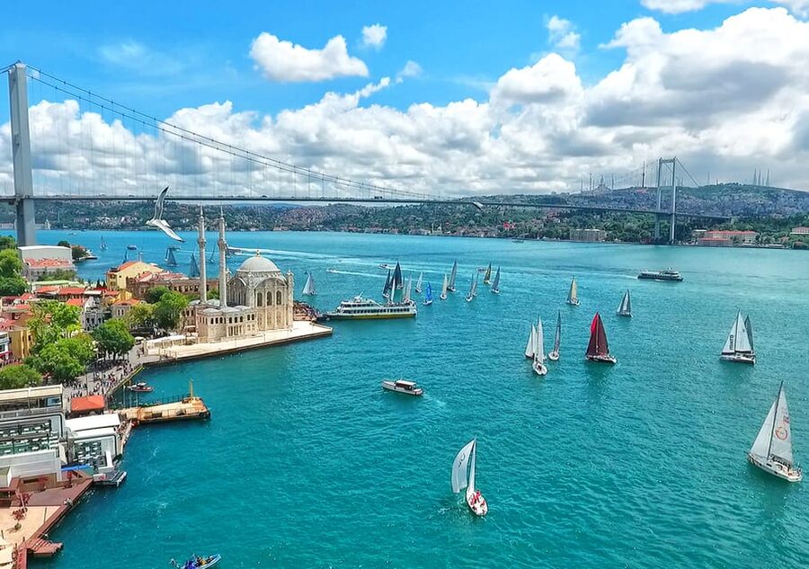 Istanbul: Bosphorus Sightseeing Cruise with Sunset Option - Finding the boat and getting settled
