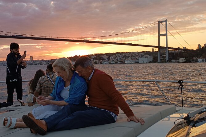 Istanbul Bosphorus Sunset Cruise on Luxury Yacht - Üsküdar, the Maiden’s Tower, and the Return
