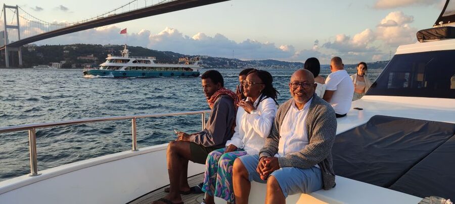 Istanbul: Bosphorus Sunset Cruise on Yacht with Live Guide - The five details that matter most