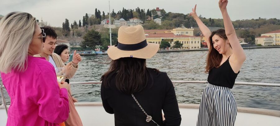 Istanbul: Bosphorus Sunset Cruise on Yacht with Live Guide - Arnavutköy, Bebek, and the first bridge views