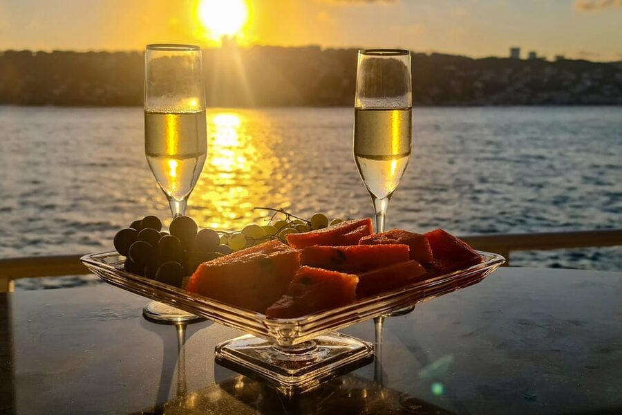 Istanbul: Bosphorus Sunset Cruise with Drinks & Snack - Anadolu Hisarı and Beylerbeyi Palace
