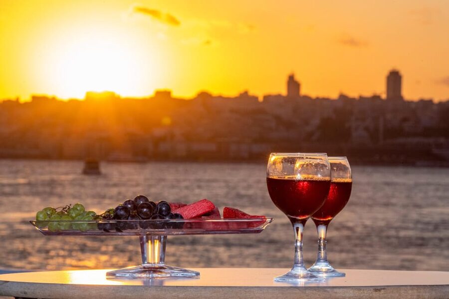 Istanbul: Bosphorus Sunset Cruise with Drinks & Snack - Who will enjoy this cruise most?