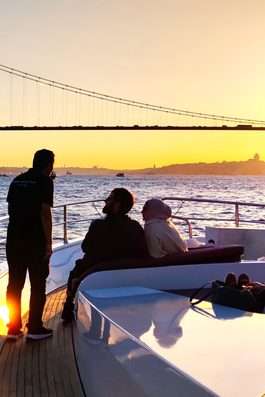 Istanbul: Bosphorus Sunset Yacht Cruise with Live Guide - Snacks, drinks, and the value of the $35 price