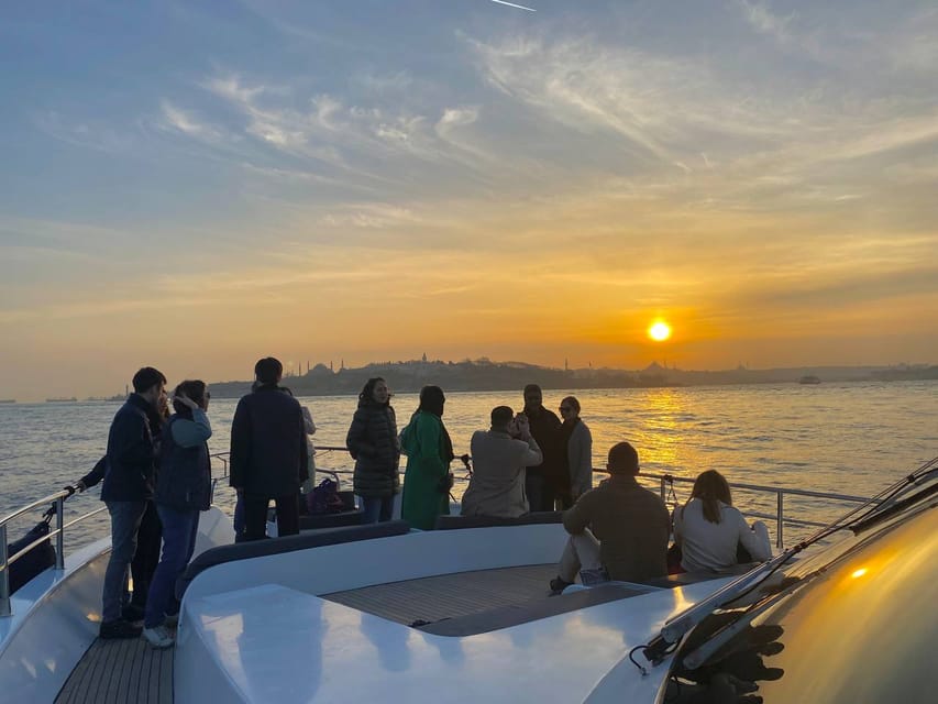 Istanbul: Bosphorus Sunset Yacht Cruise with Live Guide - Why the Bosphorus is best seen at sunset