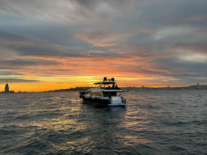 Istanbul: Bosphorus Sunset Yacht Cruise with Live Guide - Rumeli Fortress and the Fatih Sultan Mehmet Bridge
