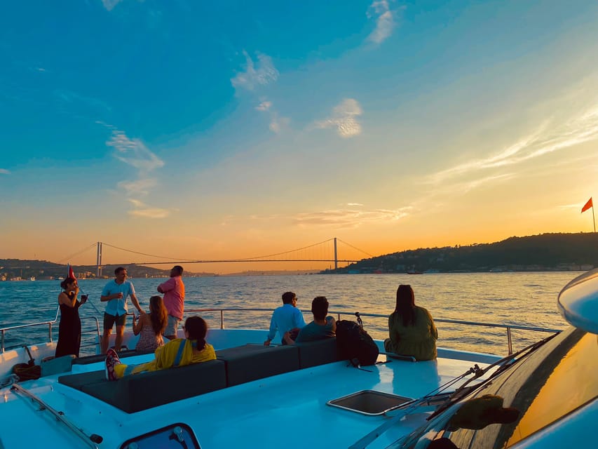Istanbul: Bosphorus Sunset Yacht Cruise with Live Guide - Maiden’s Tower and the return toward the Golden Horn