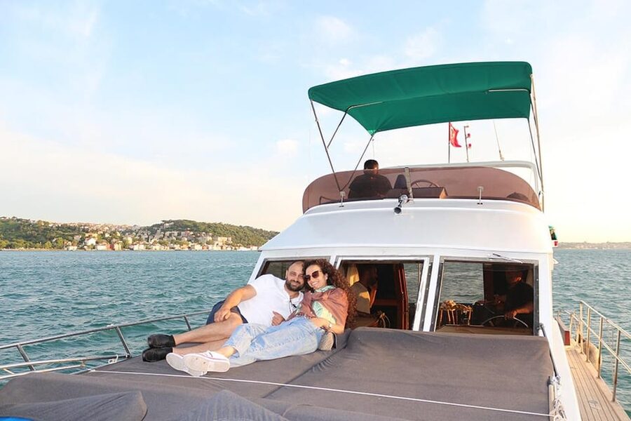 Istanbul: Bosphorus Yacht Cruise at Sunset with Snacks - A comfortable yacht with room to look around