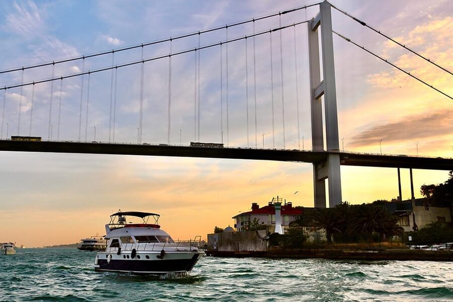 Istanbul: Bosphorus Yacht Cruise at Sunset with Snacks - From central Istanbul toward Rumeli Fortress