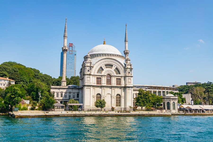 Istanbul: Bosphorus Yacht Cruise with Stopover on Asian Side - The European shore: palaces, bridges, and waterfront neighborhoods