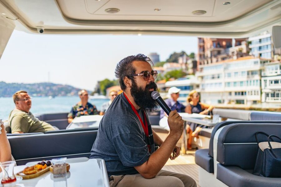 Istanbul: Bosphorus Yacht Cruise with Stopover on Asian Side - Kanlica: a short stop on the Asian side
