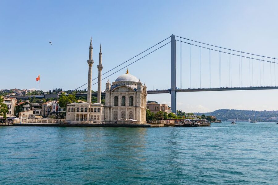 Istanbul: Bosphorus Yacht Cruise with Stopover on Asian Side - Asian Istanbul on the return route