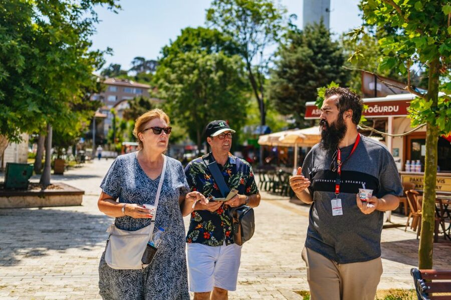 Istanbul: Bosphorus Yacht Cruise with Stopover on Asian Side - Snacks, tea, and the feel onboard