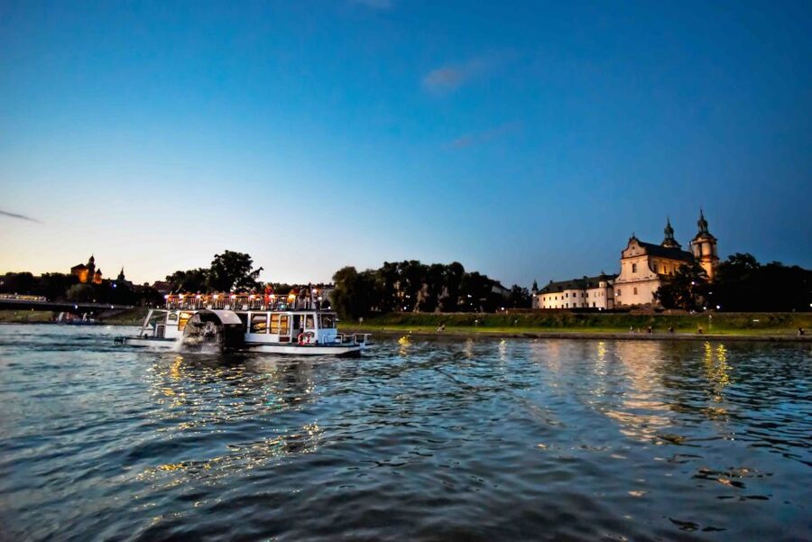 Krakow: 1-Hour Evening Vistula River Cruise - Bridges, Convents, and the Dębniki District