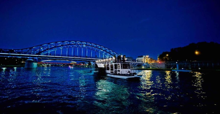 Krakow: 1-Hour Evening Vistula River Cruise - Manggha and the Bridges of Central Krakow