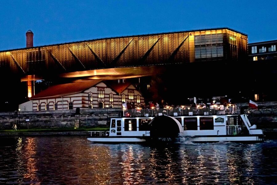 Krakow: 1-Hour Evening Vistula River Cruise - Upper Deck or Enclosed Lower Level?
