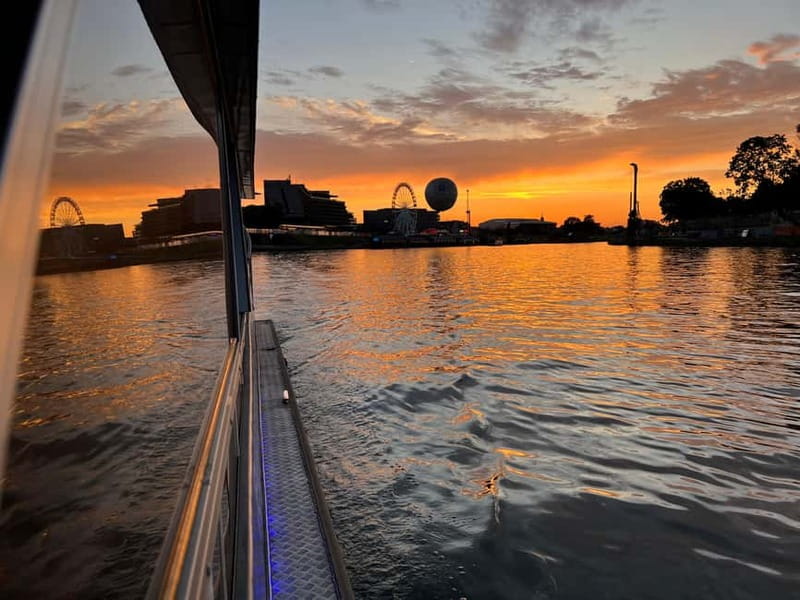 Krakow: Day or Night Vistula River Cruise with Audio Guide - Wawel Hill from below