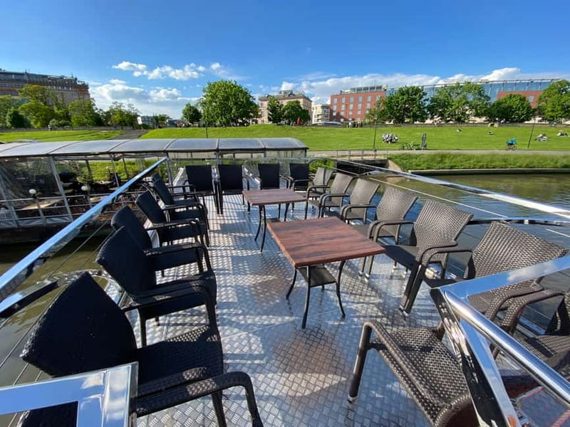 Krakow: Day or Night Vistula River Cruise with Audio Guide - Daylight or night: which departure is better?
