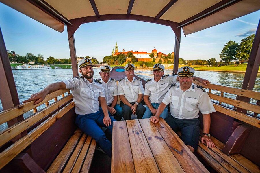 Krakow: Sightseeing Cruise by Vistula River - Dębniki, Manggha, and the bridge views