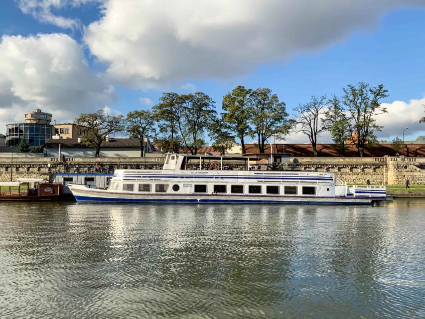 Krakow: Sightseeing Cruise by Vistula River - Boarding near Wawel Hill