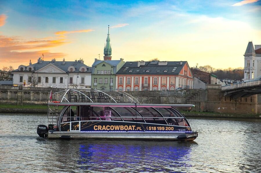 Krakow: Sightseeing Cruise on Vistula River with Audio Guide - Understanding the audio guide