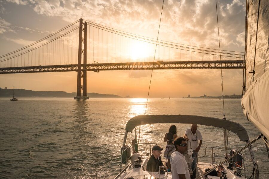 Lisbon: Private Sunset Cruise on the Tagus River with Drink - Cristo-Rei as the final riverfront view
