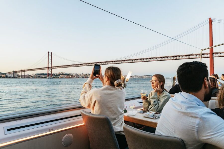 Lisbon: Sunset Cruise with Welcome Drink and Snacks - Key points to know before you book