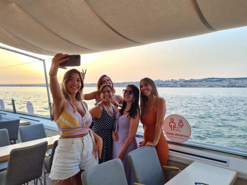 Lisbon: Sunset Cruise with Welcome Drink and Snacks - Why this Lisbon sunset cruise works so well