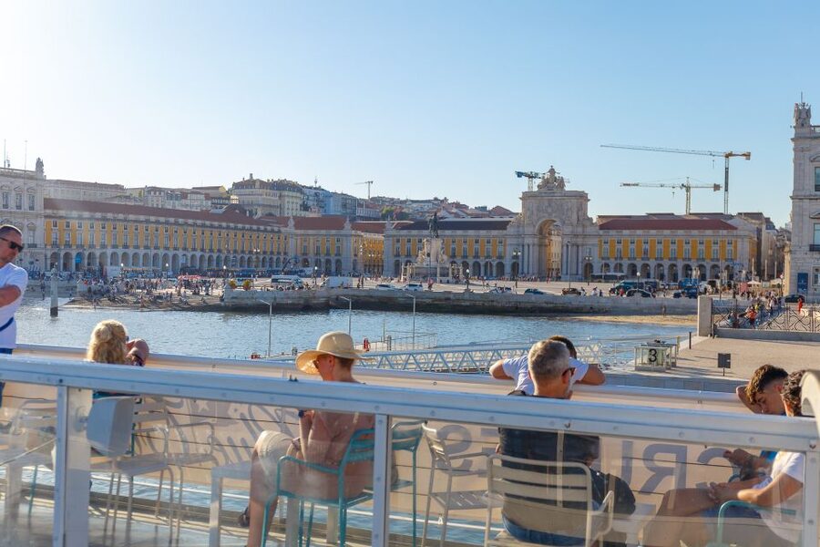 Lisbon: Tagus River Cruise with Welcome Drink - Choosing the right departure time