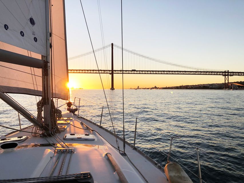Lisbon: Tagus River Sunset Cruise with Drinks - Cacilhas and Christ the King from the water