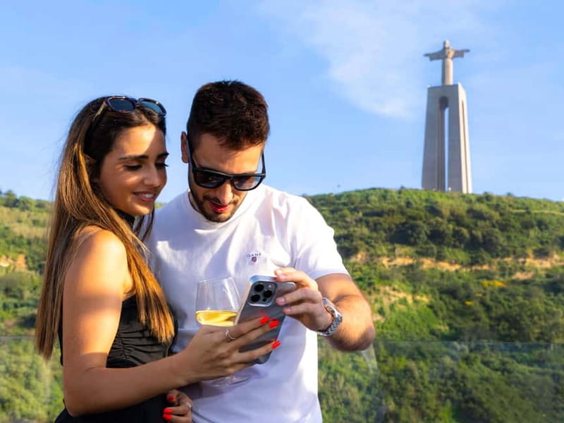 Lisbon: Tejo River Sightseeing Cruise - Commerce Square and the first river views