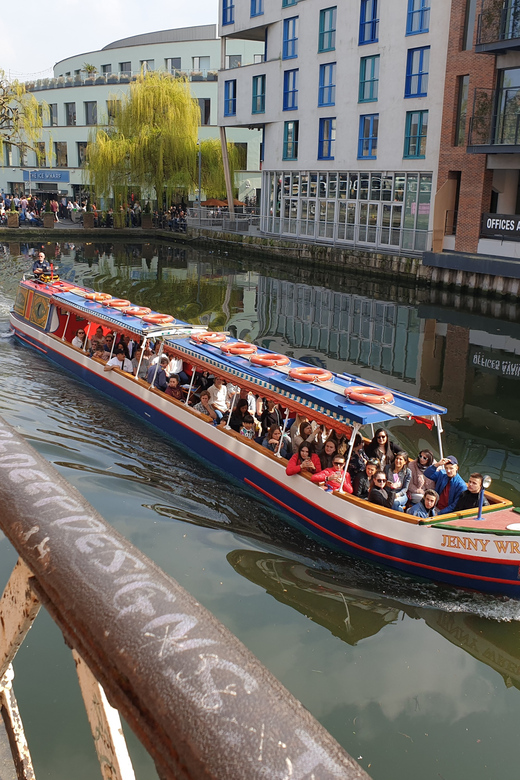 London: Canal Boat Ride on Camden Lock - The guides make or break the experience