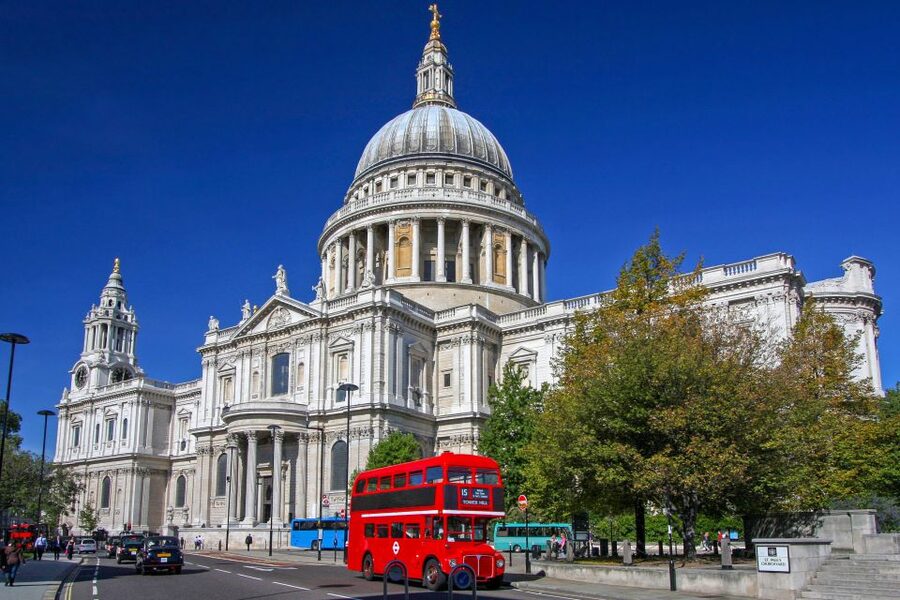 London: Crown Jewels Tour with River Cruise - St. Paul’s Cathedral and Wren’s great dome