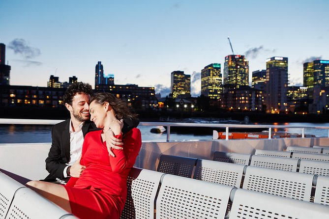 London Dinner Cruise on the Thames River - Live music and the late dance floor