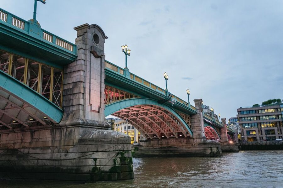 London: Ghost Walk and River Thames Boat Ride - The 30-minute Thames ride changes the pace