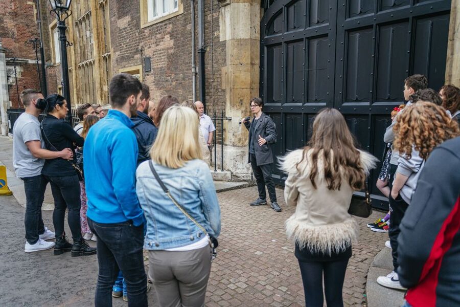 London: Ghost Walk and River Thames Boat Ride - What the guides do best