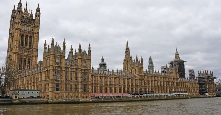 London: Kew to Westminster River Thames Cruise - Chelsea and the approach to Westminster