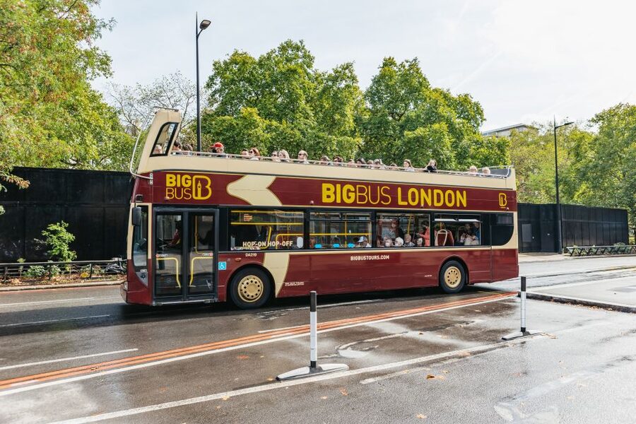 London: London Eye, River Cruise, & Hop-on Hop-off Bus Tour - The Thames cruise between Westminster and Tower Pier
