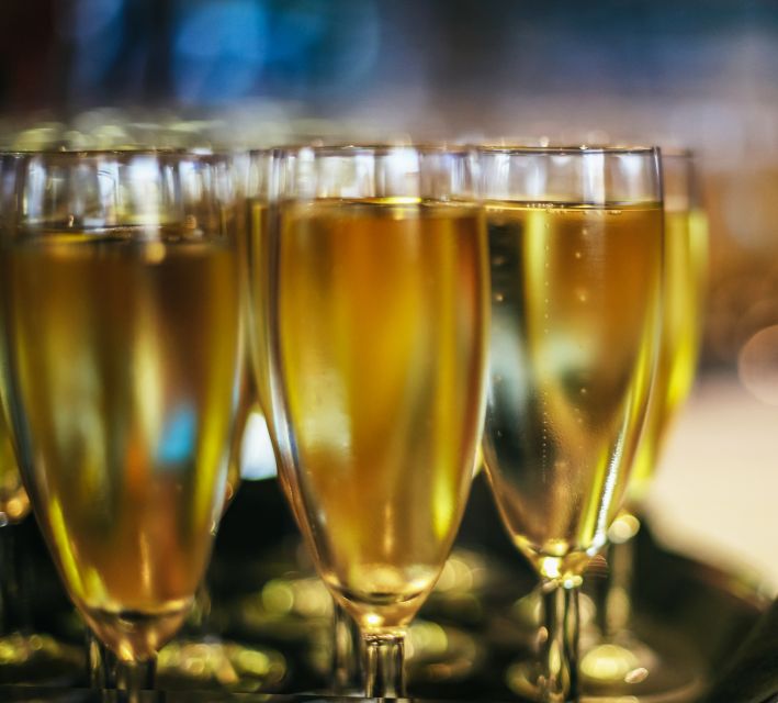 London: River Thames Dinner Cruise - Should you book the Thames dinner cruise?