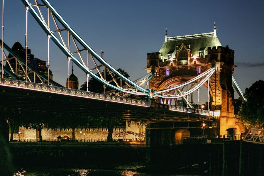 London: River Thames Dinner Cruise - Canary Wharf, the O2, and the Thames Barrier